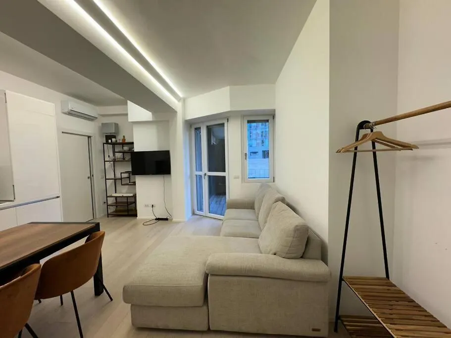 Modern Apartment - Walking Distance To Milan Central Station 0*,  Italy