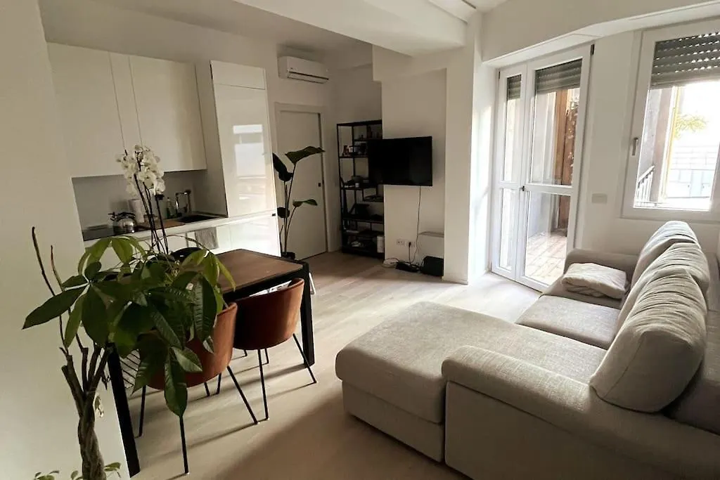 Modern Apartment - Walking Distance To Milan Central Station